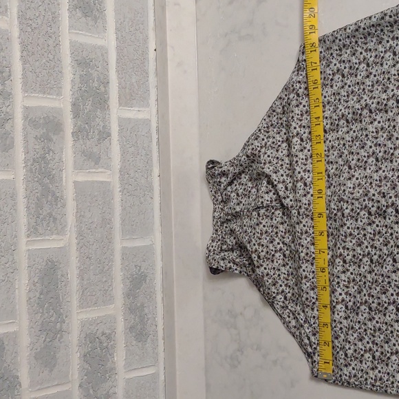 FREE w/ Bundle BCBGMaxazria Ditzy Floral Halter Blouse with Keyhole Size Small - Picture 8 of 11